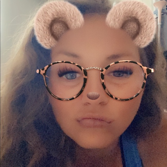 Hello everyone! I'm Shana 😊 A Posh Ambassador - Picture 3 of 3